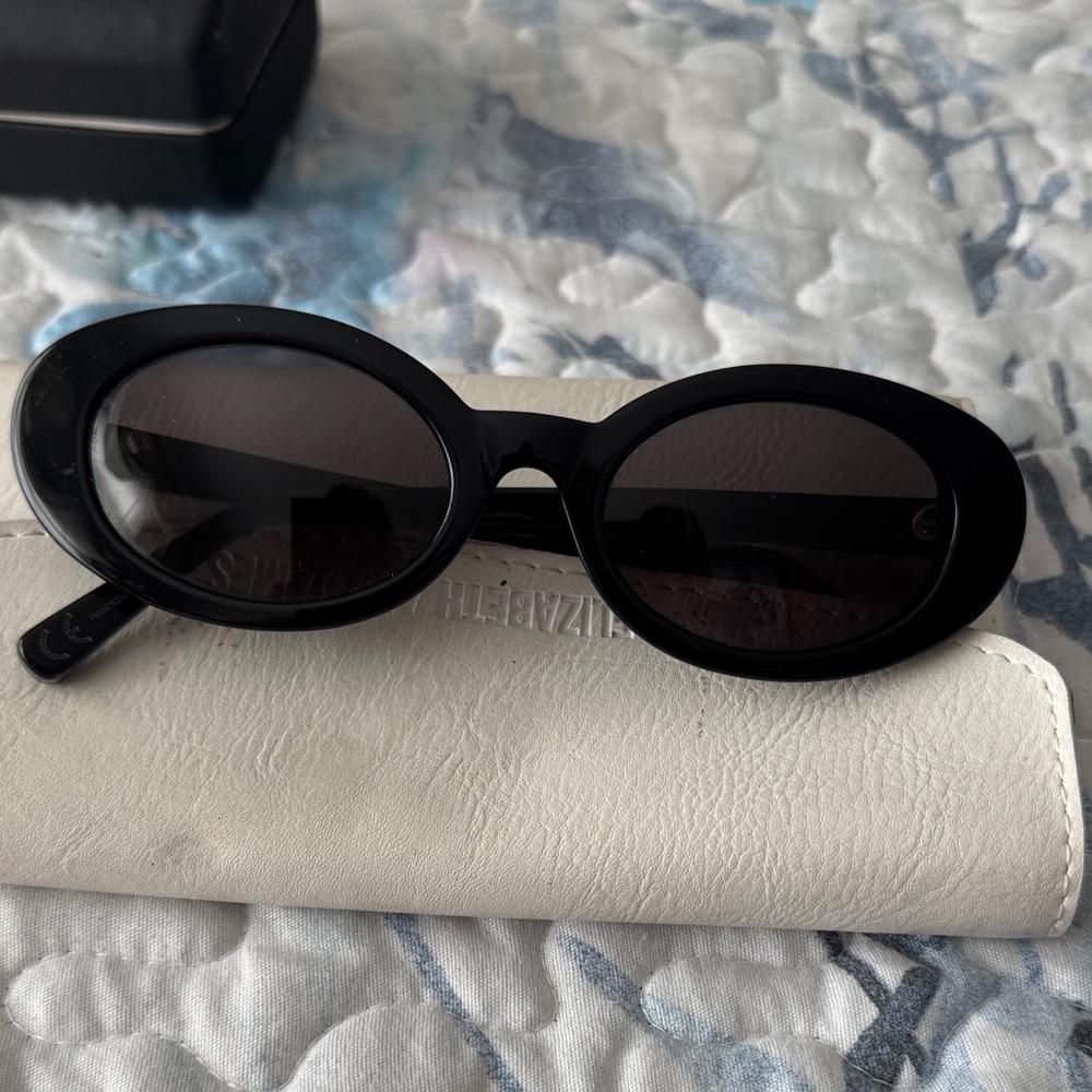 Elizabeth and James Black Oval Sunglasses